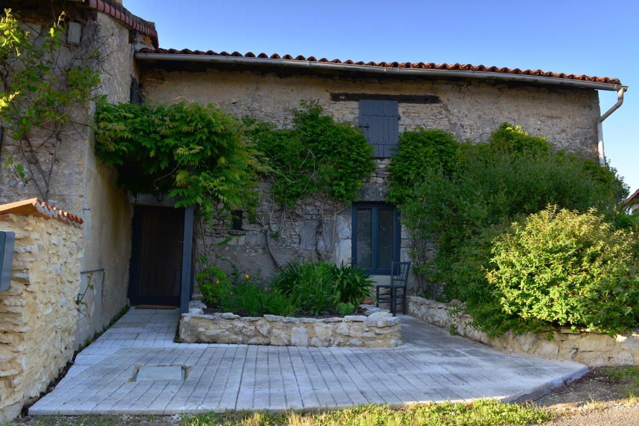 Chez Pique-Fesse Chambre D'Hote Saint-Martin-L'ars Exterior photo